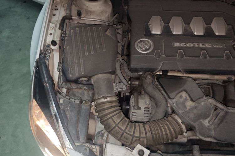 Used Buick Regal 2014 2.0L Elite Fashion Edition Engine Bay Right