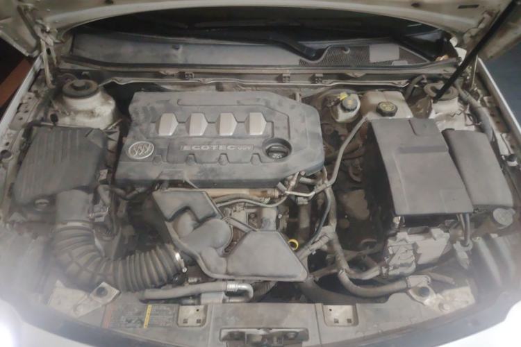 Used Buick Regal 2014 2.0L Elite Fashion Edition Engine Bay