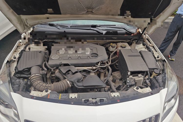 Used Buick Regal 2014 2.0L Elite Fashion Edition Engine Bay