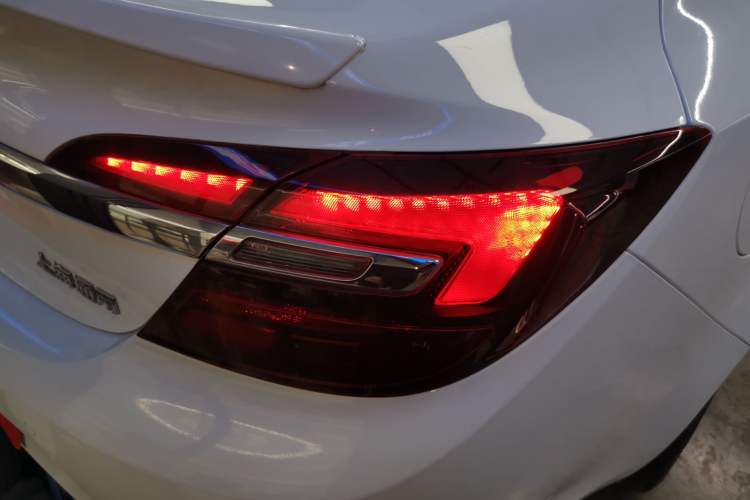 Used Buick Regal 2014 2.0L Elite Fashion Edition Exterior 3