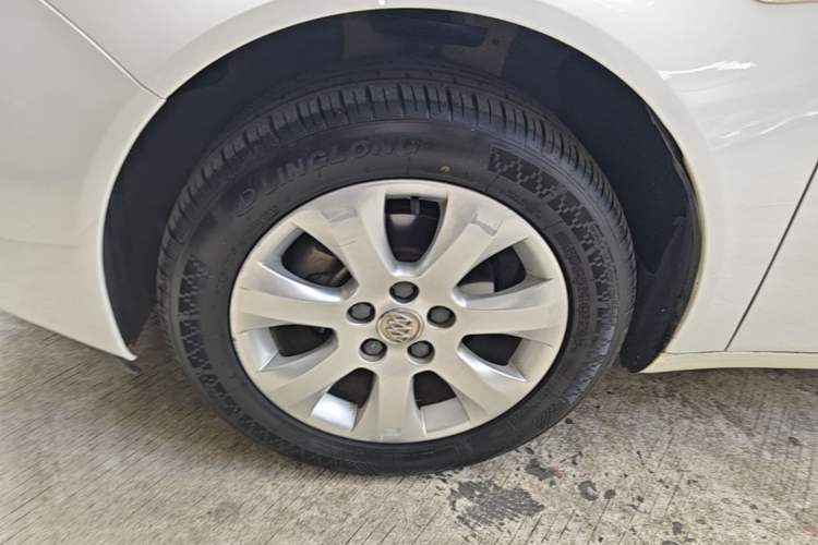 Used Buick Regal 2014 2.0L Leading Fashion Edition Exterior 4