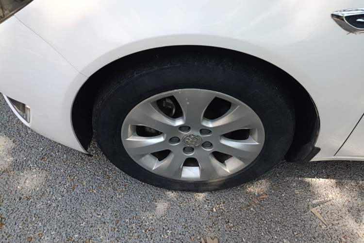 Used Buick Regal 2014 2.0L Leading Fashion Edition Exterior 4
