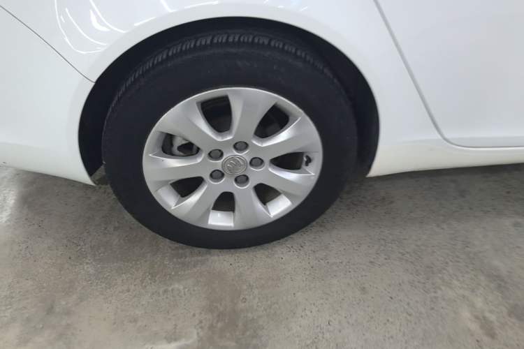 Used Buick Regal 2014 2.0L Leading Fashion Edition Exterior 5