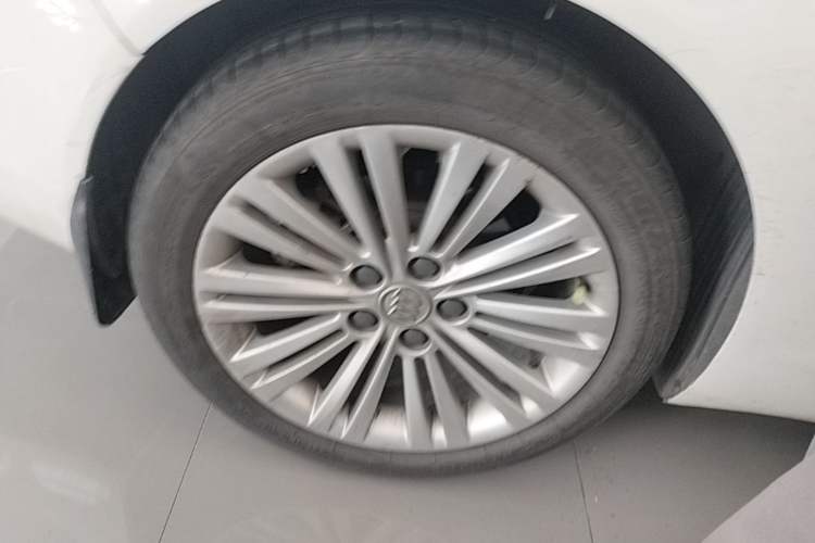 Used Buick Regal 2014 2.4L SIDI Elite Fashion Edition Exterior 5