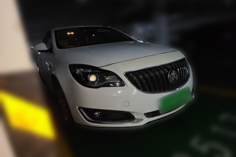 Used Buick Regal 2014 2.0L Elite Fashion Edition Front Right 45 Deg