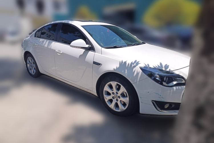Used Buick Regal 2014 2.0L Leading Fashion Edition Front Right 45 Deg
