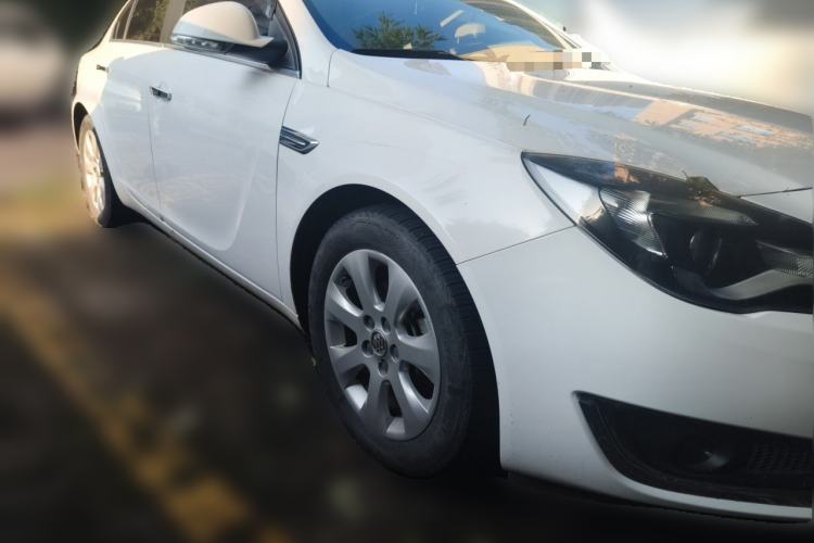 Used Buick Regal 2014 2.0L Leading Fashion Edition Front Right 45 Deg