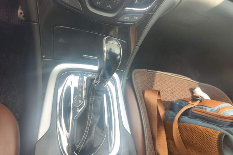 Used Buick Regal 2014 GS 2.0T Passionate Sport Edition Gear Lever