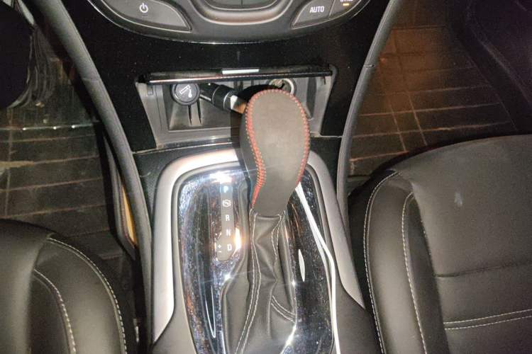Used Buick Regal 2014 1.6T Fashionable Tech Edition Gear Lever