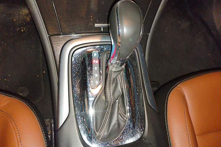 Used Buick Regal 2014 GS 2.0T Grand Sport Edition Gear Lever
