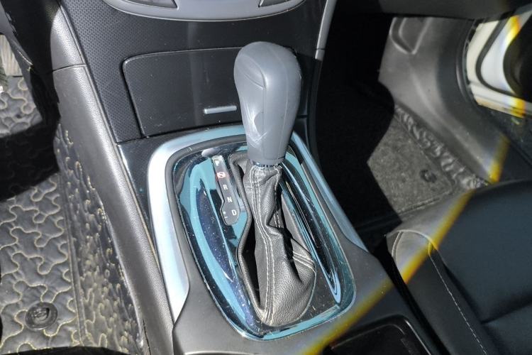 Used Buick Regal 2014 1.6T Fashionable Tech Edition Gear Lever