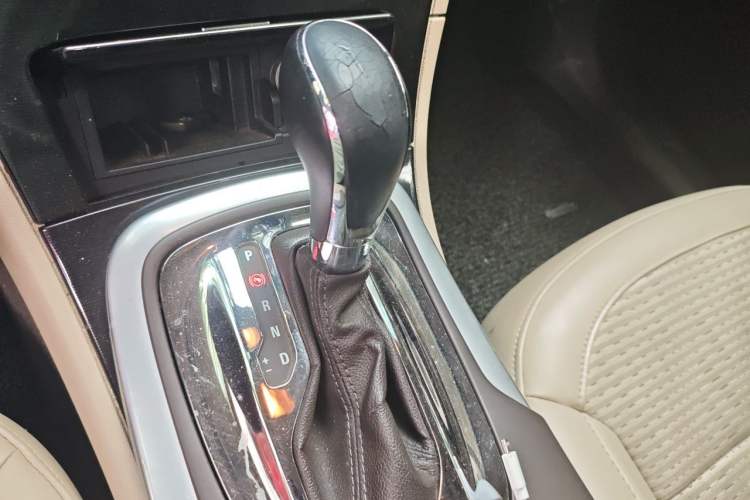 Used Buick Regal 2014 2.0L Leading Fashion Edition Gear Lever