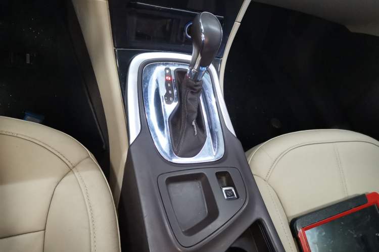 Used Buick Regal 2014 2.0L Elite Fashion Edition Gear Lever