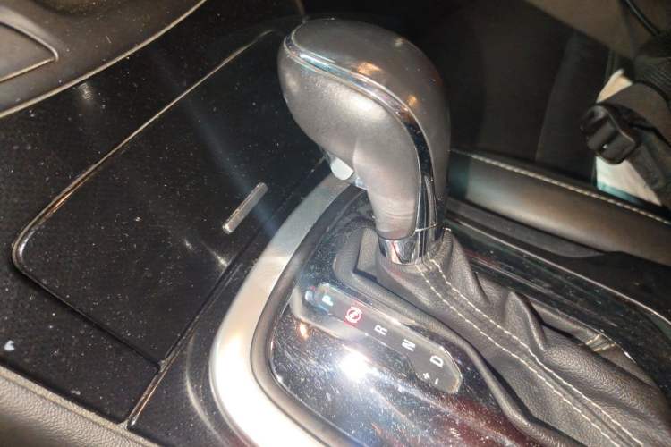 Used Buick Regal 2014 1.6T Fashionable Tech Edition Gear Lever