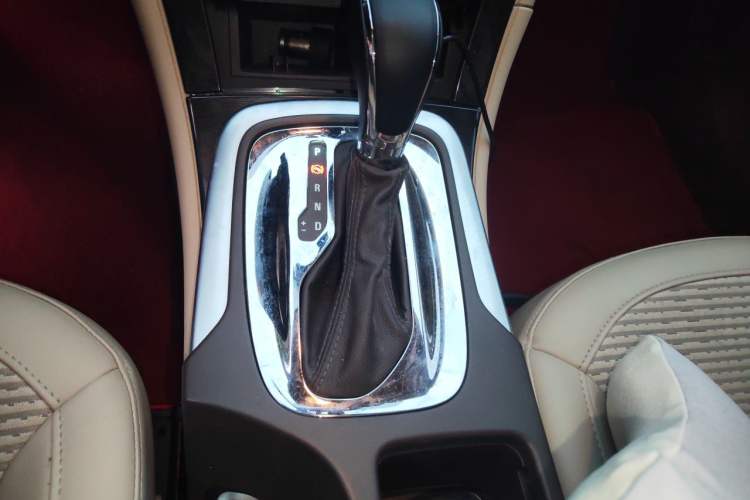 Used Buick Regal 2014 2.0L Leading Fashion Edition Gear Lever