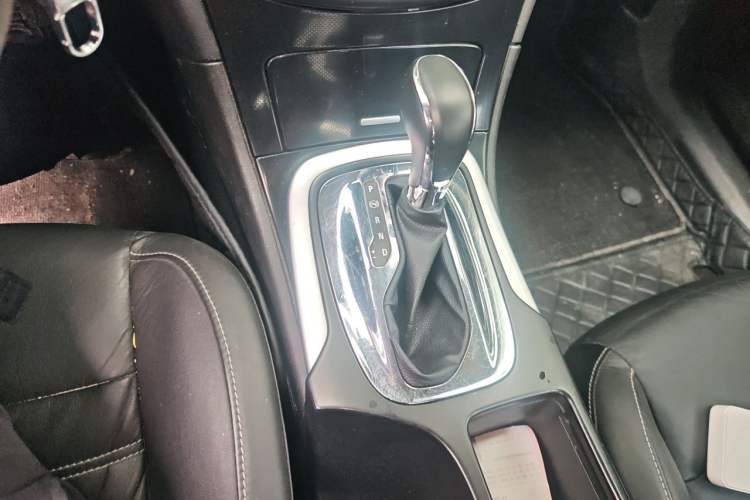 Used Buick Regal 2014 1.6T Fashionable Tech Edition Gear Lever