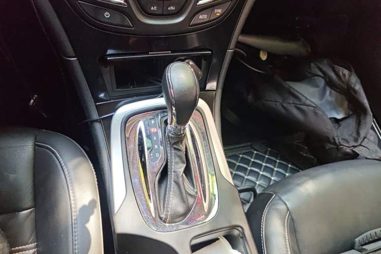 Used Buick Regal 2014 1.6T Fashionable Tech Edition Gear Lever