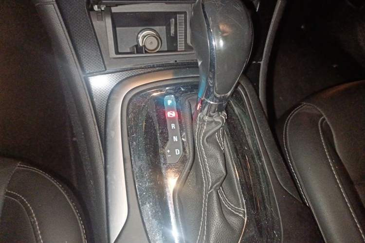 Used Buick Regal 2014 1.6T Fashionable Tech Edition Gear Lever