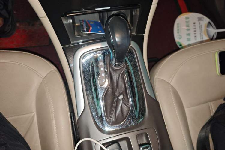 Used Buick Regal 2014 2.0L Elite Fashion Edition Gear Lever