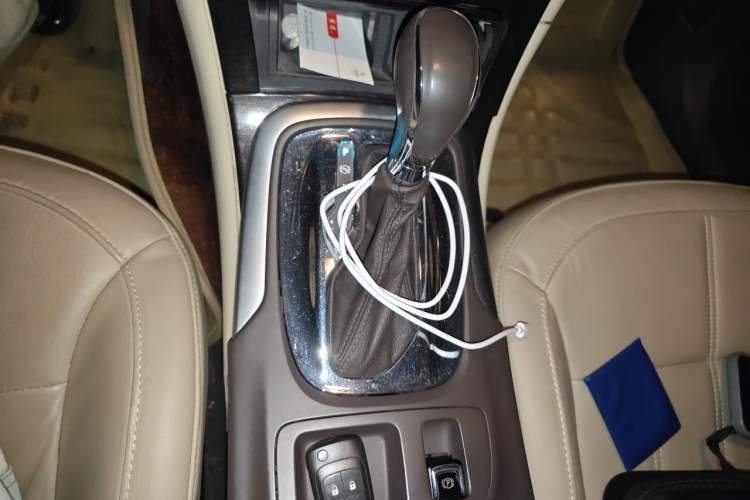 Used Buick Regal 2014 2.0L Elite Fashion Edition Gear Lever