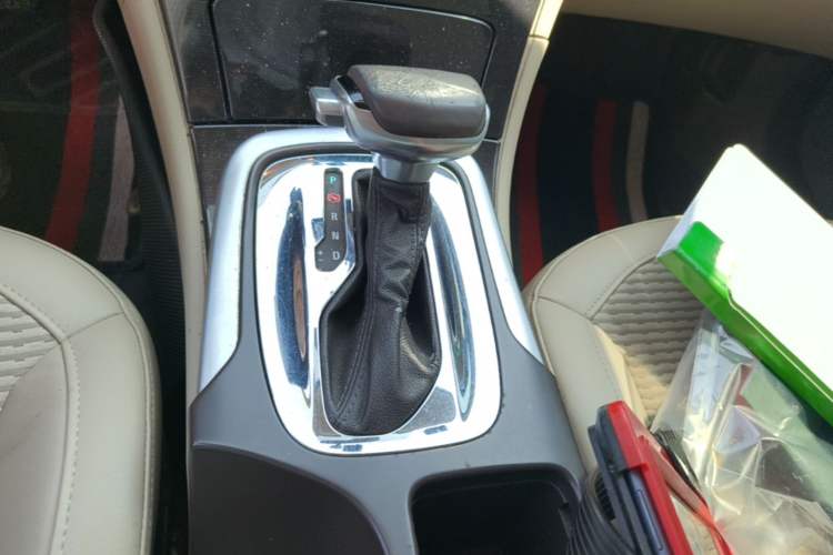 Used Buick Regal 2014 2.0L Leading Fashion Edition Gear Lever