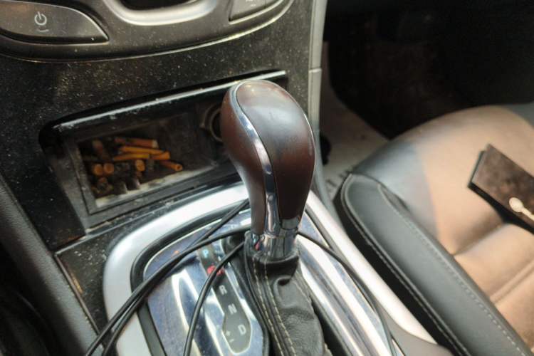 Used Buick Regal 2014 1.6T Fashionable Tech Edition Gear Lever