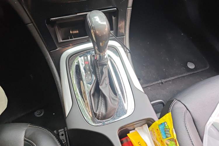 Used Buick Regal 2014 1.6T Fashionable Tech Edition Gear Lever