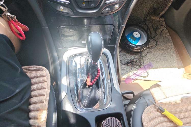 Used Buick Regal 2014 1.6T Fashionable Tech Edition Gear Lever