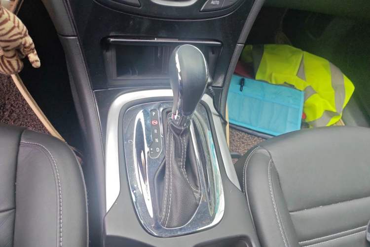 Used Buick Regal 2014 1.6T Fashionable Tech Edition Gear Lever