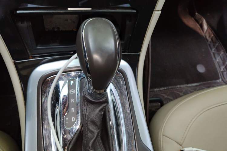 Used Buick Regal 2014 2.0L Elite Fashion Edition Gear Lever