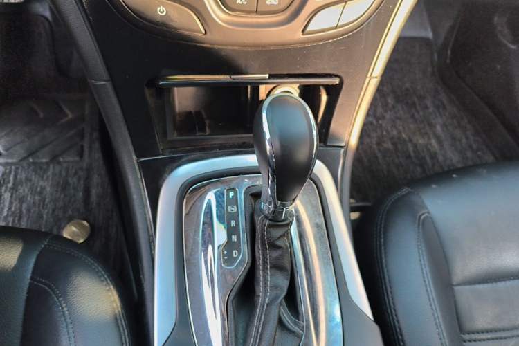 Used Buick Regal 2014 1.6T Fashionable Tech Edition Gear Lever