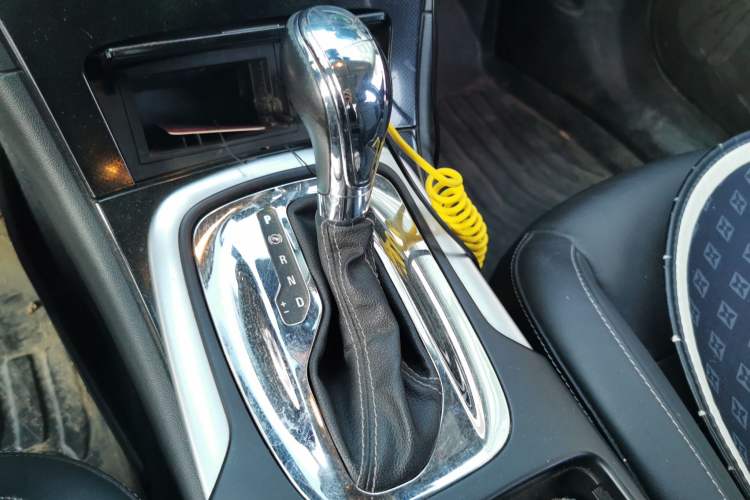 Used Buick Regal 2014 1.6T Fashionable Tech Edition Gear Lever