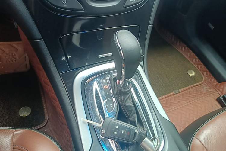 Used Buick Regal 2014 GS 2.0T Passionate Sport Edition Gear Lever