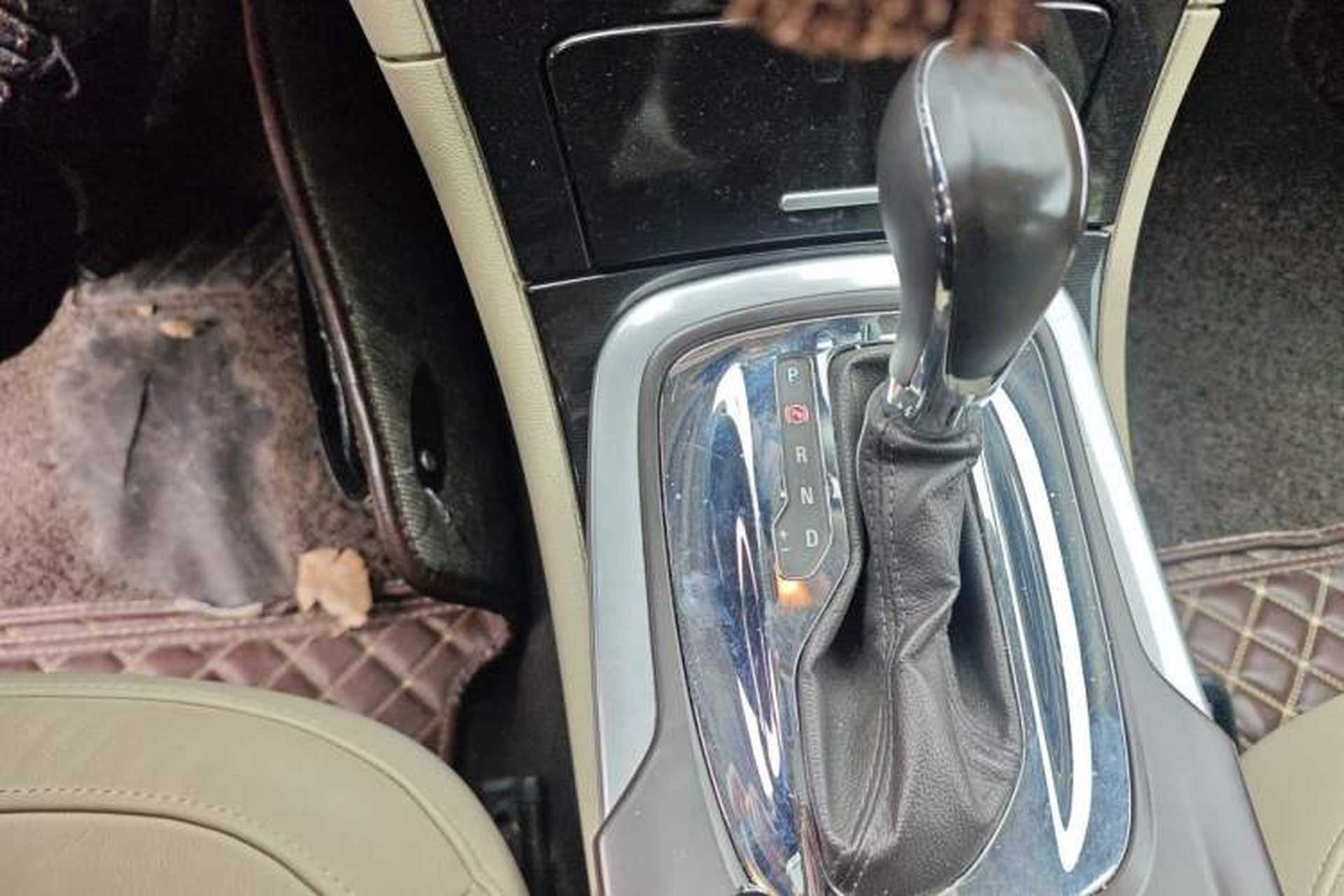 Used Buick Regal 2014 2.0L Elite Fashion Edition Gear Lever