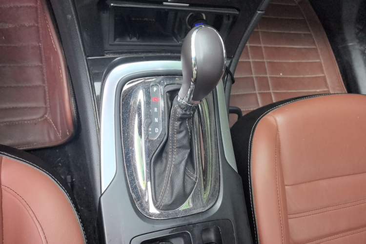 Used Buick Regal 2014 GS 2.0T Grand Sport Edition Gear Lever