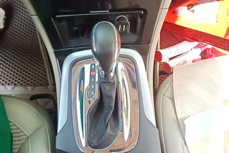 Used Buick Regal 2014 2.0L Leading Fashion Edition Gear Lever