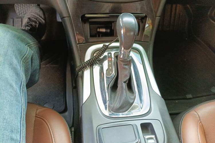 Used Buick Regal 2014 GS 2.0T Passionate Sport Edition Gear Lever