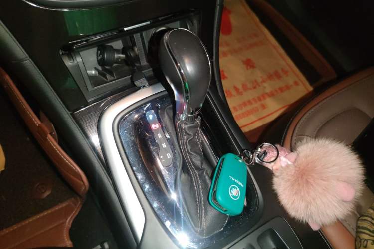 Used Buick Regal 2014 2.4L SIDI Luxury Fashion Edition Gear Lever
