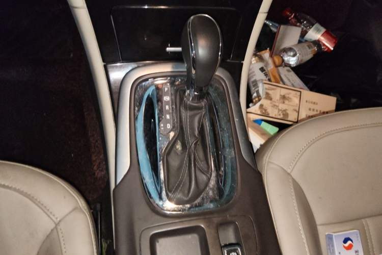 Used Buick Regal 2014 2.0L Elite Fashion Edition Gear Lever