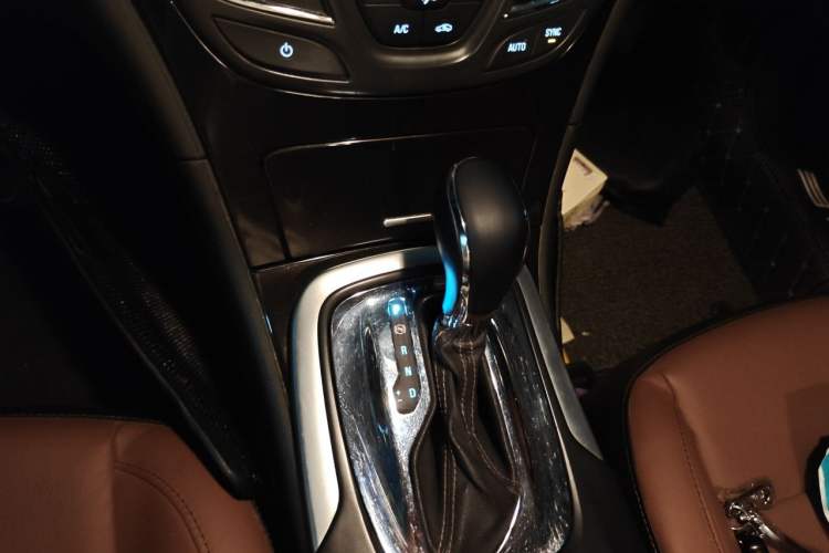 Used Buick Regal 2014 GS 2.0T Grand Sport Edition Gear Lever
