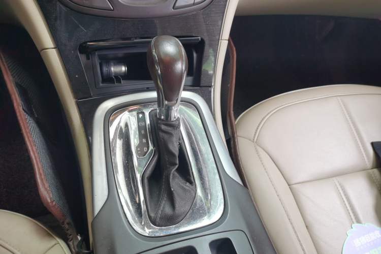 Used Buick Regal 2014 2.0L Elite Fashion Edition Gear Lever