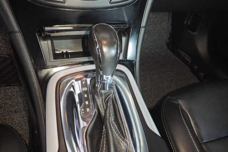 Used Buick Regal 2014 1.6T Fashionable Tech Edition Gear Lever