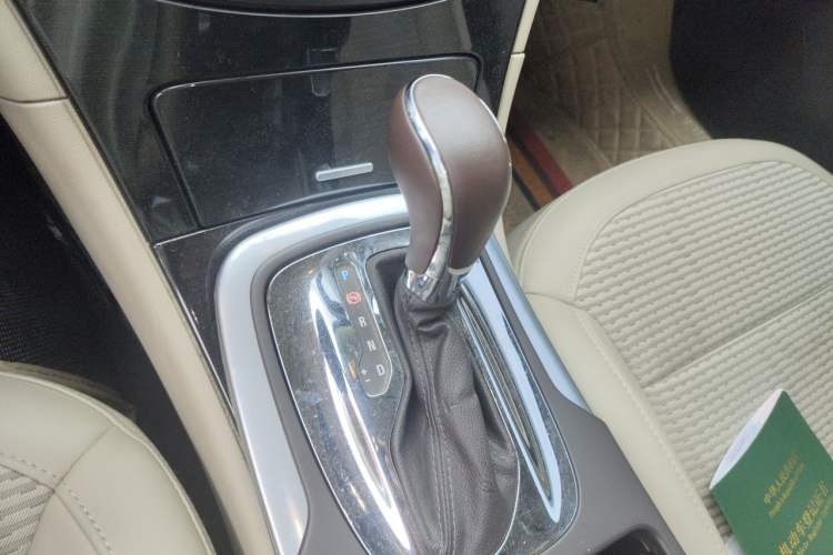 Used Buick Regal 2014 2.0L Leading Fashion Edition Gear Lever