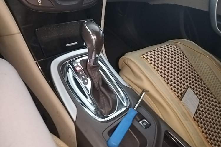 Used Buick Regal 2014 2.4L SIDI Elite Fashion Edition Gear Lever