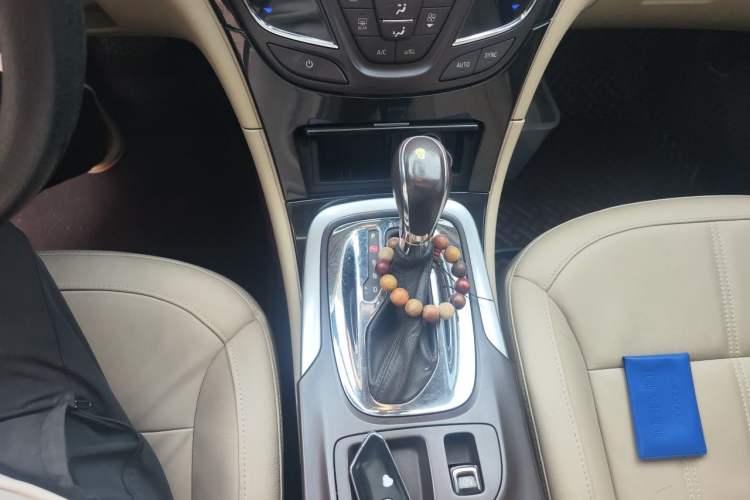 Used Buick Regal 2014 2.0L Elite Fashion Edition Gear Lever