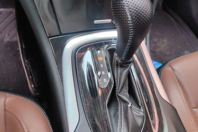 Used Buick Regal 2014 GS 2.0T Passionate Sport Edition Gear Lever