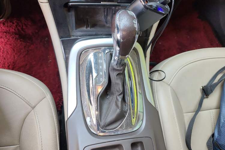 Used Buick Regal 2014 2.0L Elite Fashion Edition Gear Lever
