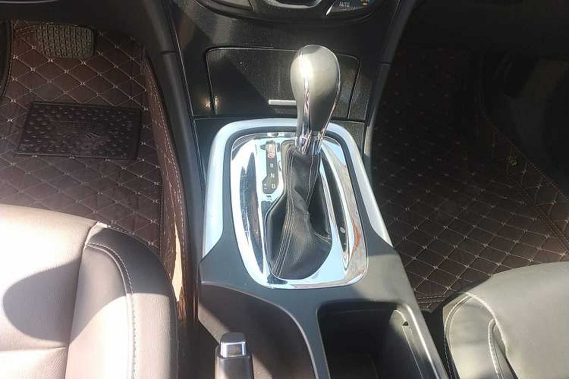 Used Buick Regal 2014 1.6T Fashionable Tech Edition Gear Lever