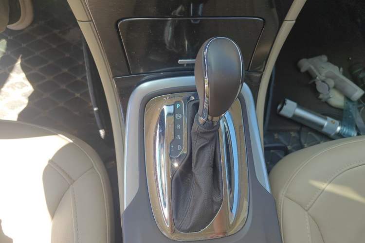 Used Buick Regal 2014 2.0L Elite Fashion Edition Gear Lever