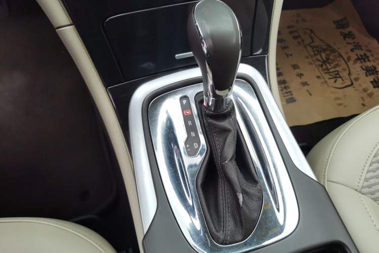 Used Buick Regal 2014 2.0L Leading Fashion Edition Gear Lever